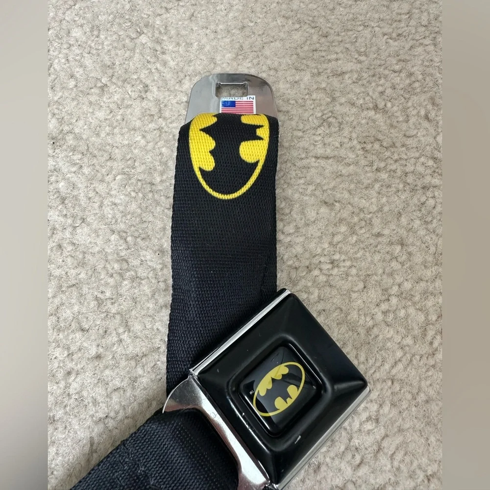 Buckle Down Seat Belt Batman L DC Comics
Yellow Bat Signal Adjustable - Picture 8 of 10